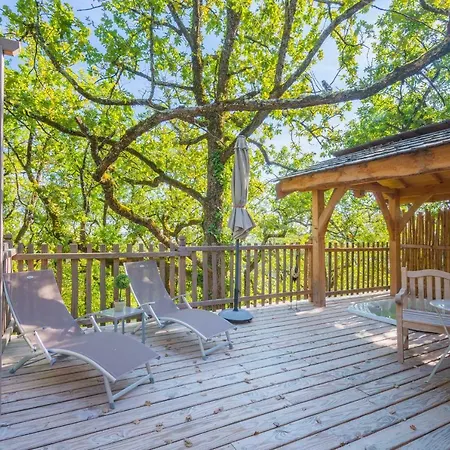 Cabanes Avec Dans Les Arbres * Clairac (Lot-et-Garonne)